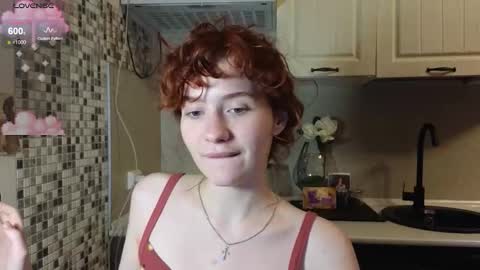 Snapshot of jelly_cherry chatting on February 4, 12:38 am Emily online show from February 4, 12:38 am