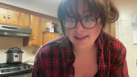 Snapshot of jellybeanin chatting on February 25, 8:03 am Jelli online show from February 25, 8:03 am