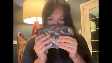 Snapshot of jellybeanin chatting on April 16, 6:36 am Jelli online show from April 16, 6:36 am