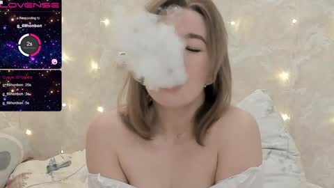 Snapshot of jeniferji chatting on December 6, 5:44 pm EvaSileZ online show from December 6, 5:44 pm