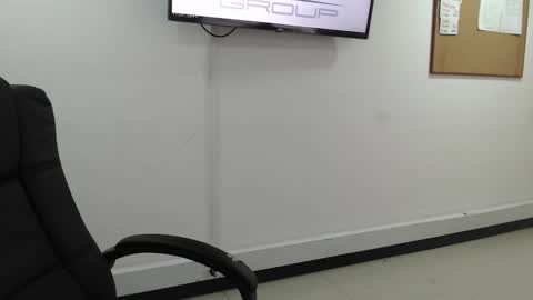 Snapshot of jenn_cg chatting on February 11, 6:46 pm jenn online show from February 11, 6:46 pm