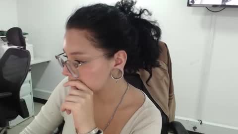 Snapshot of jenn_cg chatting on February 25, 10:52 pm jenn online show from February 25, 10:52 pm