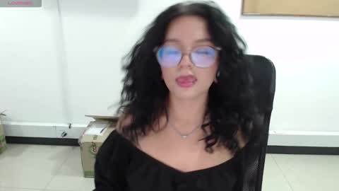 Snapshot of jenn_cg chatting on March 13, 11:33 pm jenn online show from March 13, 11:33 pm