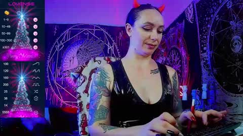 Snapshot of jennalovvee chatting on December 10, 11:43 am Mrs. Jenna online show from December 10, 11:43 am