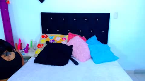 jenn online show from November 26, 11:11 am