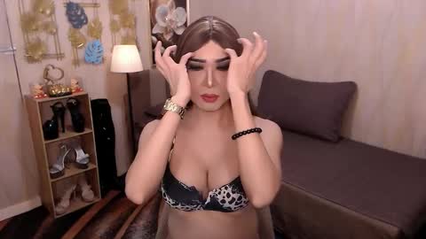 jenniegarcia online show from November 17, 2:23 pm