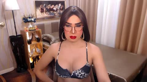 Snapshot of jenniegarcia chatting on April 26, 4:48 pm jenniegarcia online show from April 26, 4:48 pm