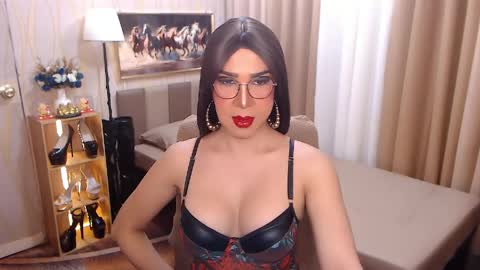 Snapshot of jenniegarcia chatting on May 15, 9:05 am jenniegarcia online show from May 15, 9:05 am