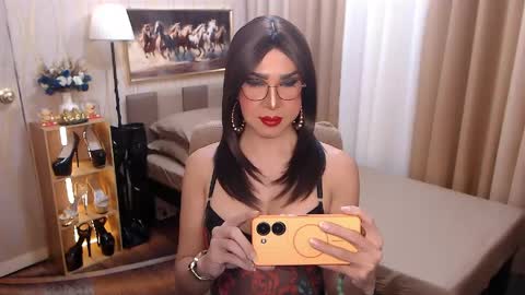 Snapshot of jenniegarcia chatting on May 18, 10:21 am jenniegarcia online show from May 18, 10:21 am