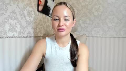 Jennifer online show from December 17, 11:38 am