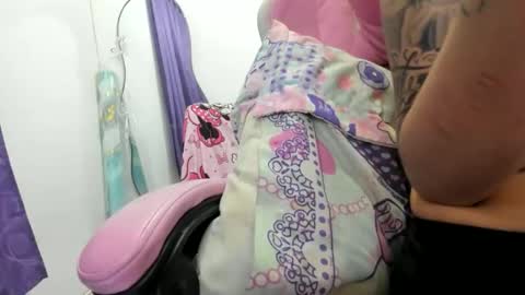 Snapshot of jennifer_bodyy0404 chatting on May 6, 2:29 am jennifer_bodyy0404 online show from May 6, 2:29 am