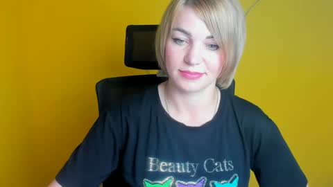 Snapshot of jennifer_cuttie chatting on July 1, 11:45 am Jennifer online show from July 1, 11:45 am