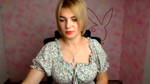 Snapshot of jennifer_cuttie chatting on July 21, 5:43 am Jennifer online show from July 21, 5:43 am