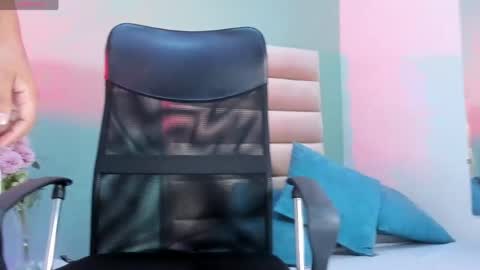 jennifer_garciia online show from April 7, 7:25 pm