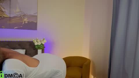 Jennifer hayess online show from December 18, 1:33 am