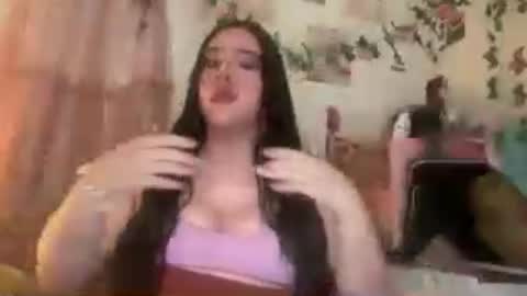 Snapshot of jennifer_robbie chatting on June 14, 2:20 am jennifer_robbie online show from June 14, 2:20 am