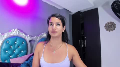 Snapshot of jennifer_t chatting on December 4, 1:31 pm jennifer_t online show from December 4, 1:31 pm
