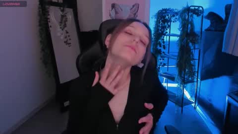 jenniferkiim online show from October 27, 10:30 am