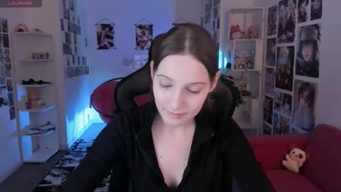 jenniferkiim online show from January 8, 12:40 pm