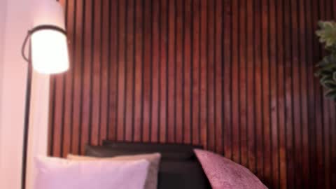     online show from December 15, 12:53 pm