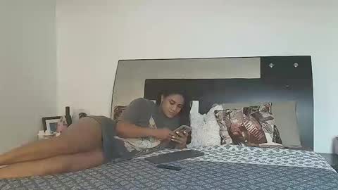 Snapshot of jennmullatta_ chatting on October 27, 4:11 pm Jenn online show from October 27, 4:11 pm