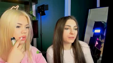 jenny_donne online show from April 6, 11:22 am