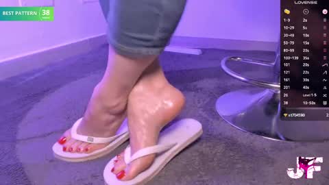 Snapshot of jenny_fighterfeet chatting on April 27, 1:42 pm Jenny online show from April 27, 1:42 pm