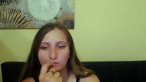 Snapshot of jenny_smille_ chatting on June 18, 9:47 am jenny_smille_ online show from June 18, 9:47 am