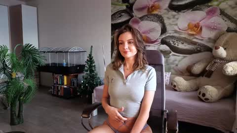 jennycutey online show from January 18, 4:04 am