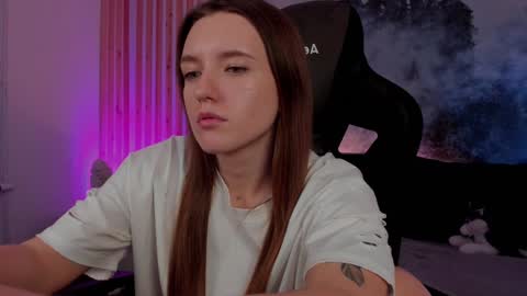 Snapshot of jennydens chatting on December 3, 11:33 am Jenny NO Nude online show from December 3, 11:33 am