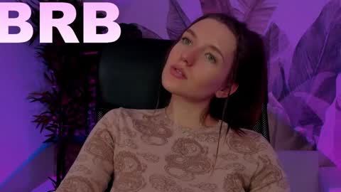 Snapshot of jennydens chatting on December 11, 5:21 am Jenny NO Nude online show from December 11, 5:21 am