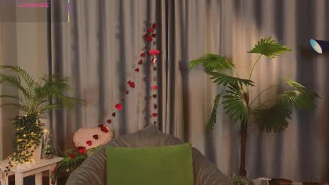 Snapshot of jennyfer_me chatting on February 20, 12:27 pm jennyfer_me online show from February 20, 12:27 pm