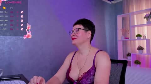 Snapshot of jennymons chatting on April 25, 8:28 am Jenny online show from April 25, 8:28 am