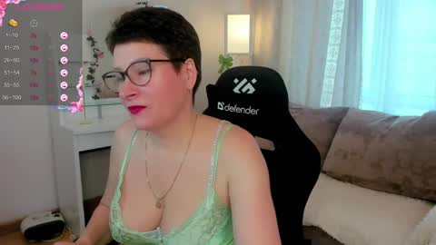 Snapshot of jennymons chatting on May 6, 8:19 am Jenny online show from May 6, 8:19 am