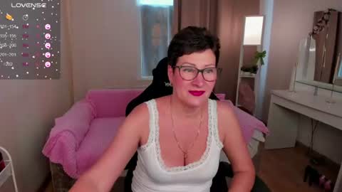 Snapshot of jennymons chatting on July 2, 8:20 am Jenny online show from July 2, 8:20 am