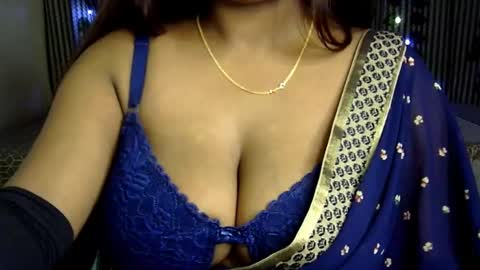 Snapshot of jennysinghaniya chatting on December 10, 1:33 pm jenny online show from December 10, 1:33 pm