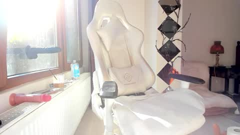 infamous blondiechloe.             Jennyjennywildd online show from October 9, 7:50 am