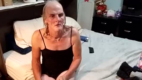 jennywomacks online show from August 5, 2:25 am