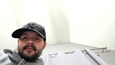 Snapshot of jerbonezgood chatting on December 17, 7:25 am Lous online show from December 17, 7:25 am