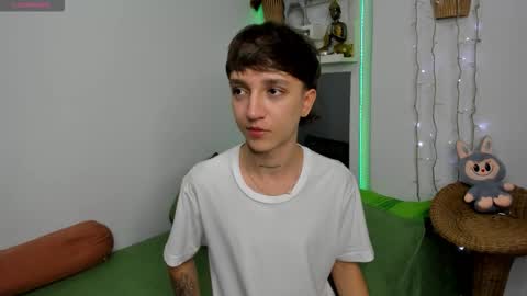 jero independent model online show from December 18, 1:22 am