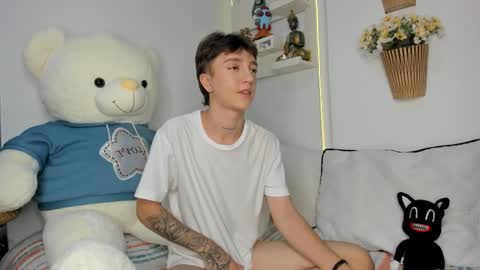 Snapshot of jeremy_salvatore_ chatting on February 20, 12:05 pm jero independent model online show from February 20, 12:05 pm