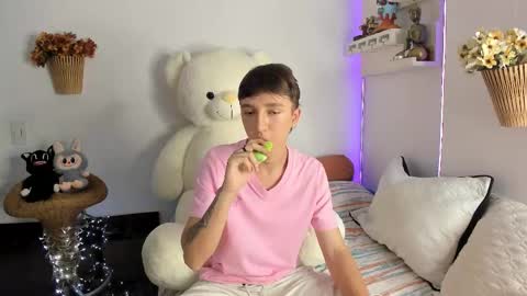 Snapshot of jeremy_salvatore_ chatting on March 2, 11:33 pm jero independent model online show from March 2, 11:33 pm