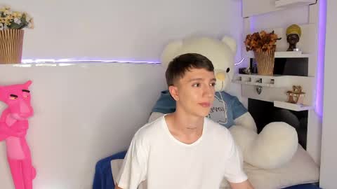 jero independent model online show from April 21, 1:42 am