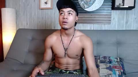 Snapshot of jeremy_wallker chatting on February 18, 9:33 pm Jeremy online show from February 18, 9:33 pm