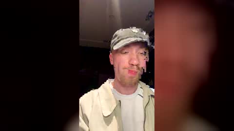 Snapshot of jerk100e chatting on May 27, 7:22 pm jerk100e online show from May 27, 7:22 pm