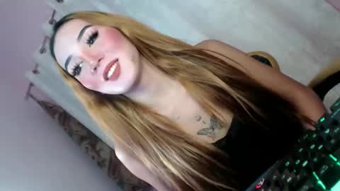 Snapshot of jerkaholic_aneca chatting on December 22, 3:33 am jerkaholic_aneca online show from December 22, 3:33 am
