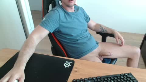 Snapshot of jerklove1006 chatting on May 3, 3:18 pm Boy likes daddies online show from May 3, 3:18 pm
