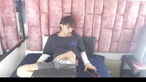 Snapshot of jerom_xx chatting on October 16, 9:16 pm Jerom xx online show from October 16, 9:16 pm