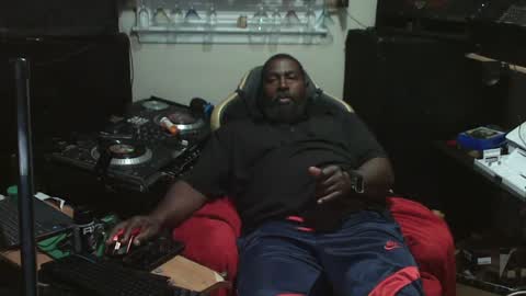 Snapshot of jerry0827 chatting on June 17, 6:27 am jerry johnson online show from June 17, 6:27 am