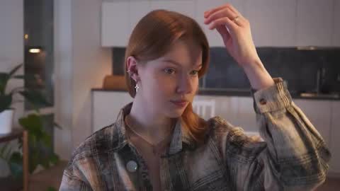 Molly online show from December 15, 3:05 pm